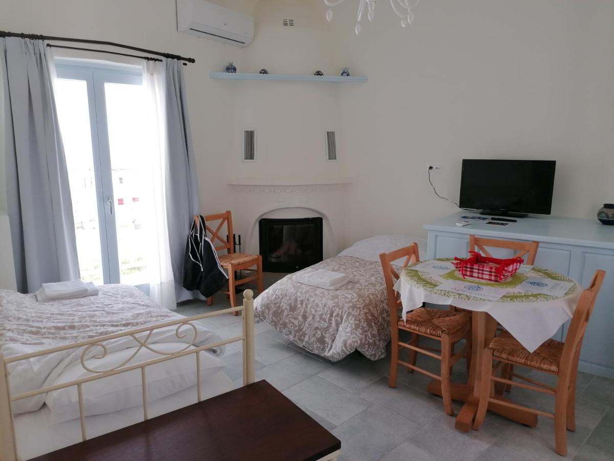 Amphitrite Apartments Скирос Екстериор снимка