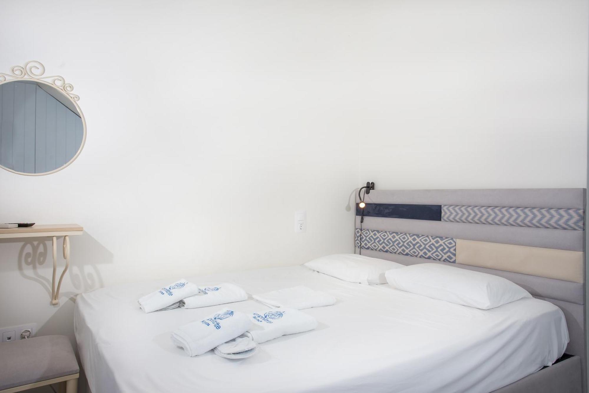 Amphitrite Apartments Скирос Екстериор снимка
