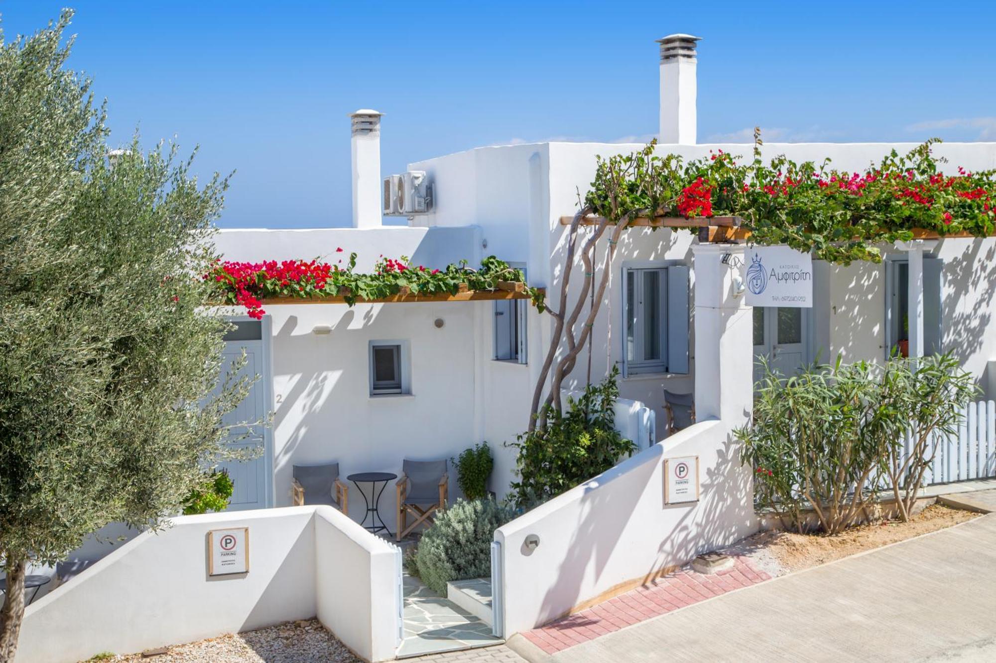 Amphitrite Apartments Скирос Екстериор снимка