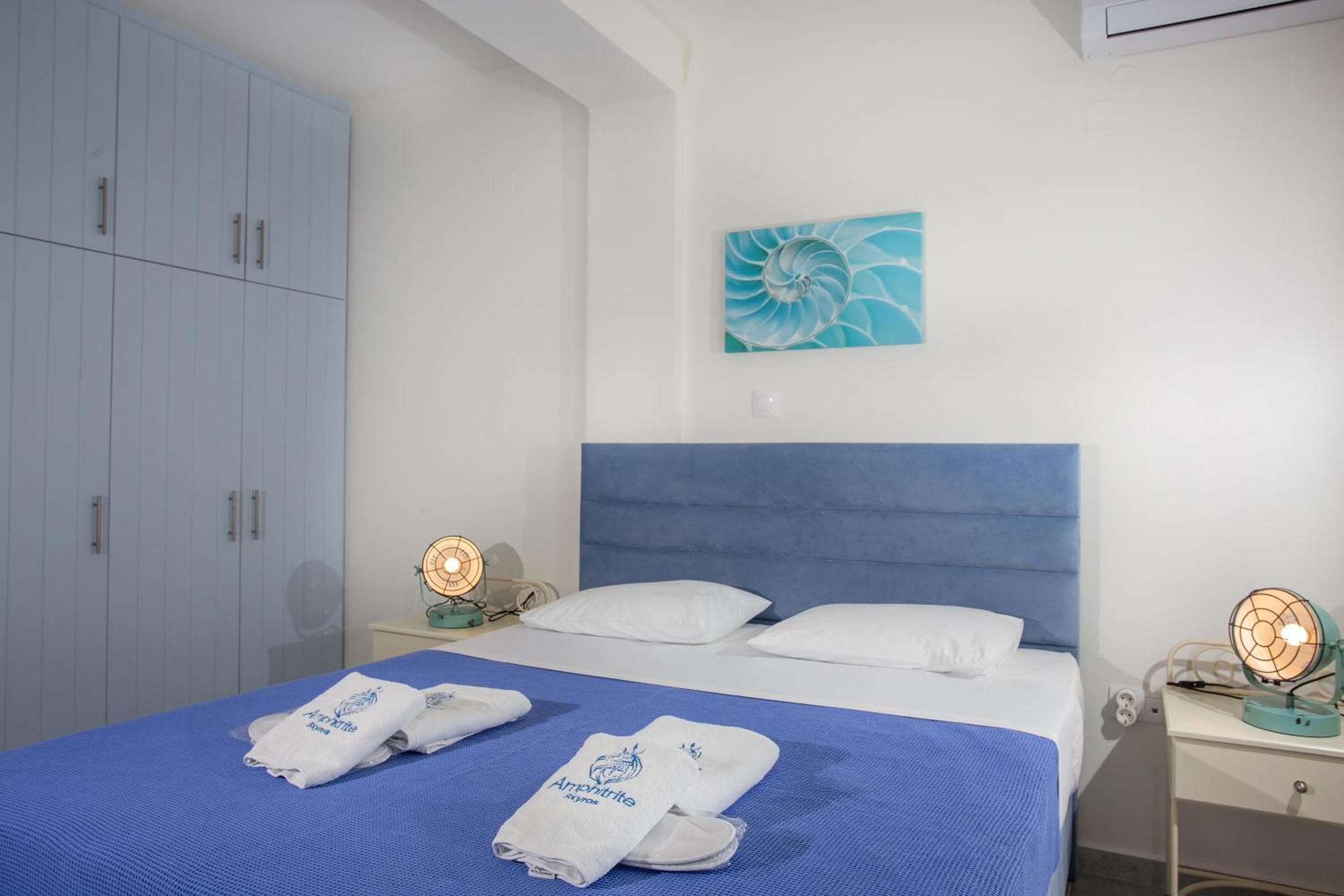 Amphitrite Apartments Скирос Екстериор снимка